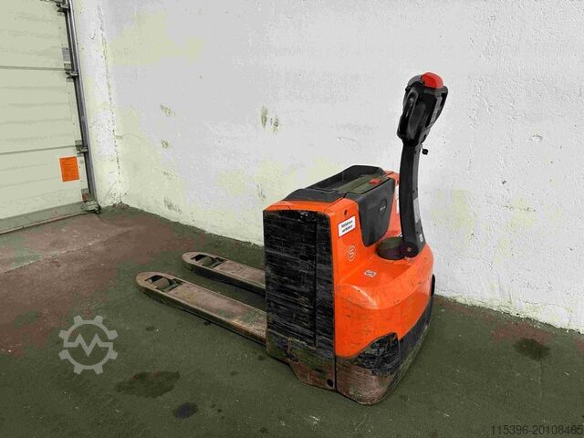 Electric Pallet Truck Toyota LWE 200