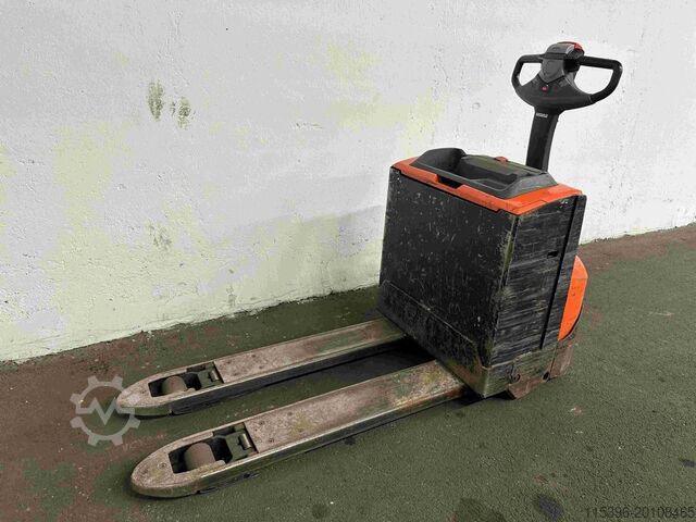 Electric Pallet Truck Toyota LWE 200