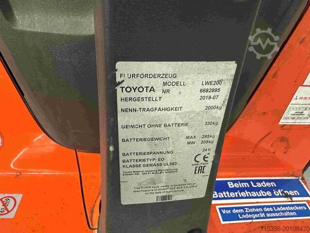 Electric Pallet Truck Toyota LWE 200