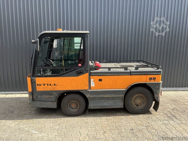Tow Tractor Still R07-25