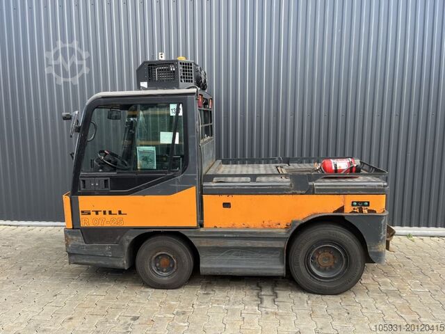 Tow Tractor Still R07-25