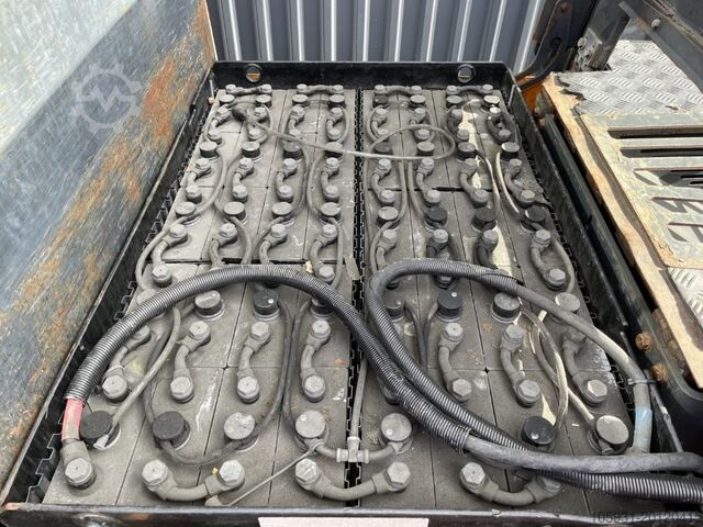 Tow Tractor Still R07-25