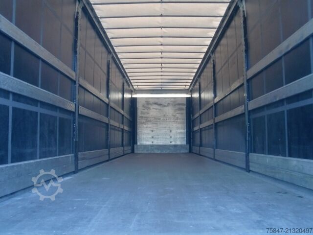 Auflieger mit Pritsche & Plane Schmitz Cargobull SCS 24/L Liftachse