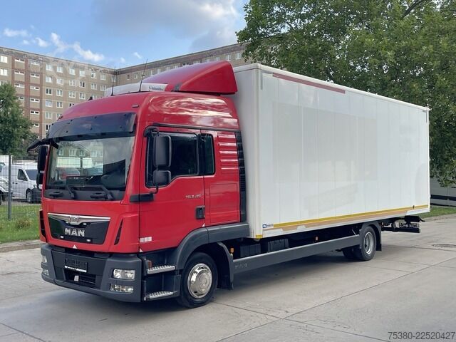 Transporter mit Koffer man TGL 8.220 Möbelkoffer