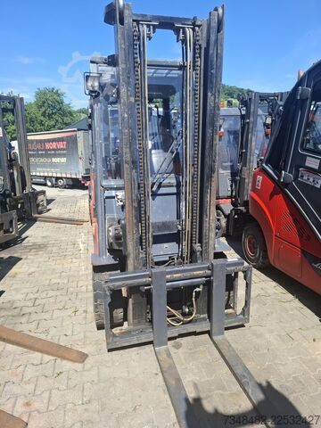Stacker Toyota 7FBMF30