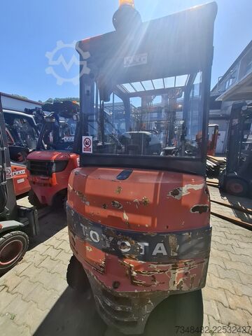 Stacker Toyota 7FBMF30