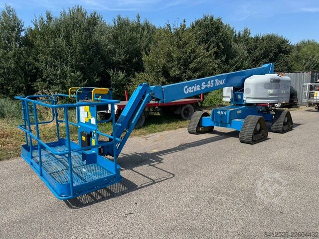 Teleskopbühne Genie S 45 Trax