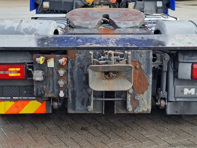 Volume-SZM MAN TGX 18.420 Low deck - Lifting 5th wheel - Retar...