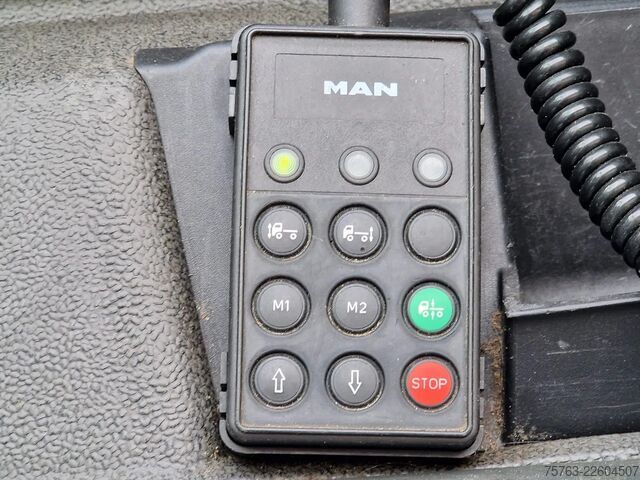 Volume-SZM MAN TGX 18.420 Low deck - Lifting 5th wheel - Retar...