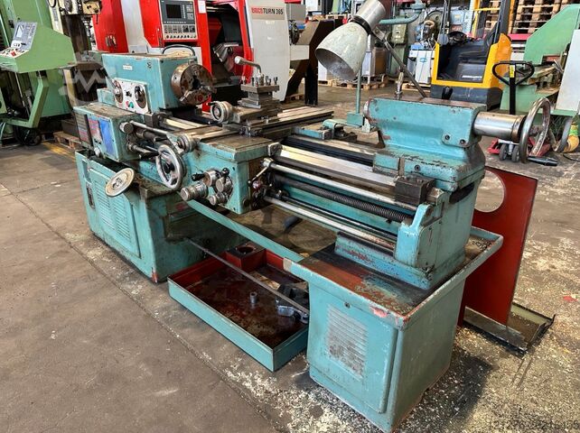 Leit- und Zugspindeldrehmaschine TOS- TRENCIN SV 18 RA