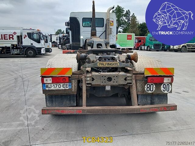 Container transportation Renault Kerax