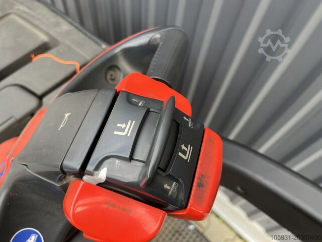 Stand-on stacker Linde D10AP