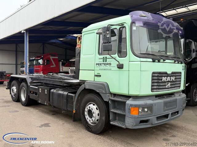 Hakenarmsystem MAN 26.403 6x2 met Stuuras, Handgeschakeld