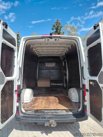Transporter mit Koffer VW Crafter 2.0 SCR TDI 35 L4H3