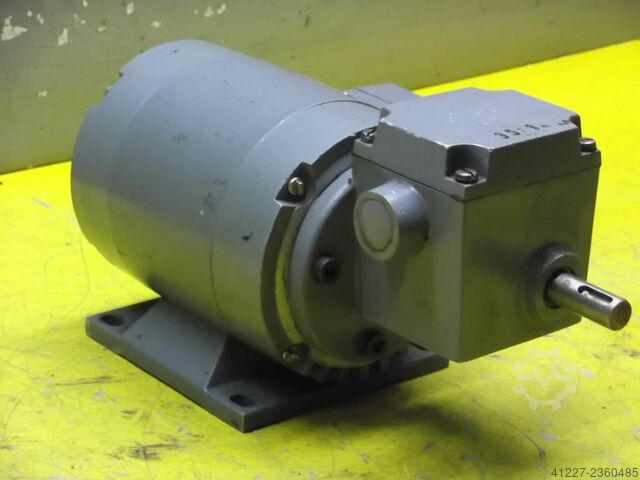 Getriebemotor 0,14 kW 80 U/min EKA DG90-40K