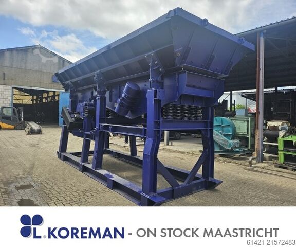 SBM Bunker mit Vibrationsrinne und Grizzly-Siebanlage SBM Austria SBM Hopper with Vibrating Chute and Grizzly Screening Machine