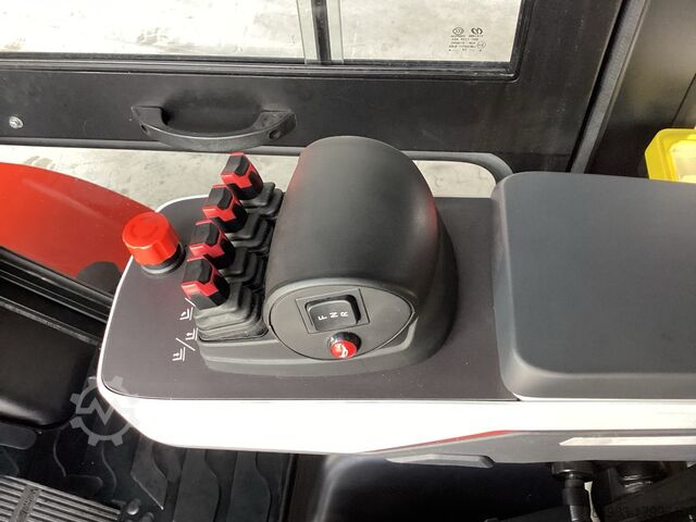 Electric 4-wheel forklift EP EFL1003-HV-6 + Fingertip