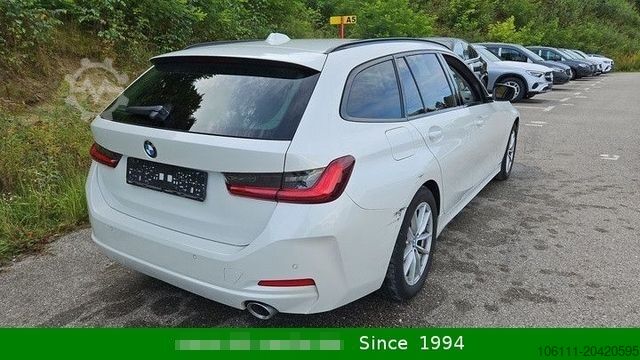 Kleinbus BMW 320 d Touring 320 d xDrive PDC NAVIGATION
