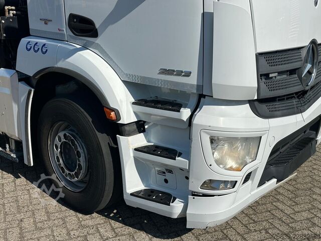 Crane truck Mercedes-Benz Antos 2833 NL kenteken