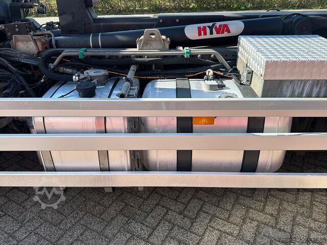 Crane truck Mercedes-Benz Antos 2833 NL kenteken
