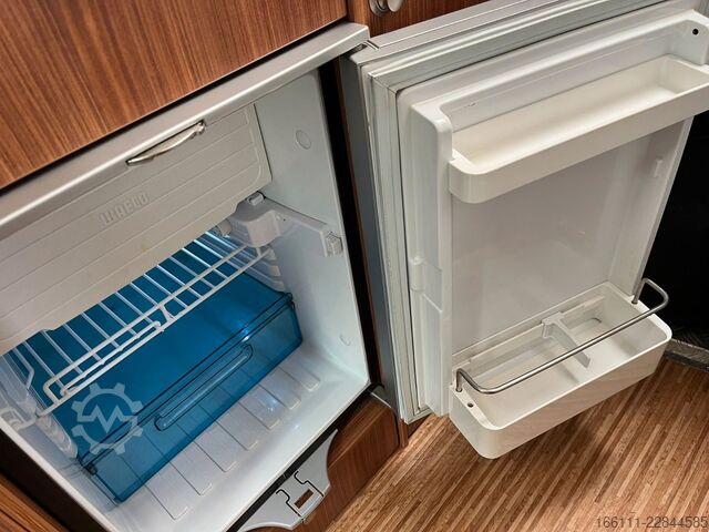 Kastenwagen Wohnmobil / Campervan ADRIA Twin Active - Festbett - Klima - Solar - Markise