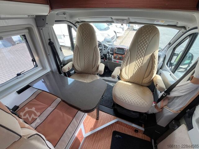 Kastenwagen Wohnmobil / Campervan ADRIA Twin Active - Festbett - Klima - Solar - Markise