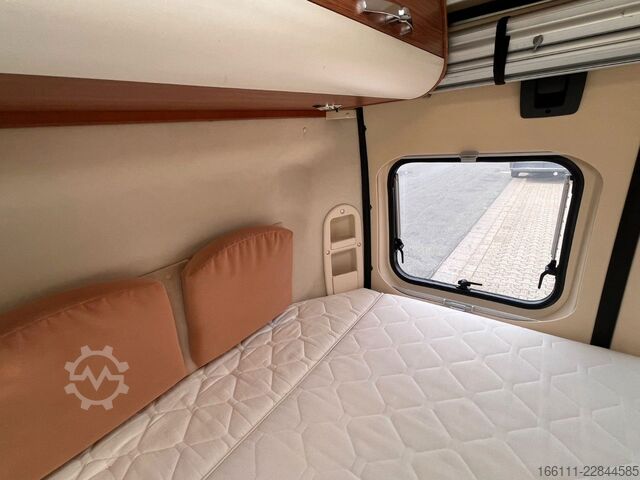 Kastenwagen Wohnmobil / Campervan ADRIA Twin Active - Festbett - Klima - Solar - Markise