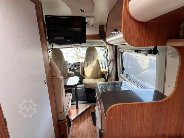 Kastenwagen Wohnmobil / Campervan ADRIA Twin Active - Festbett - Klima - Solar - Markise