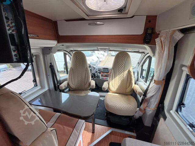 Kastenwagen Wohnmobil / Campervan ADRIA Twin Active - Festbett - Klima - Solar - Markise