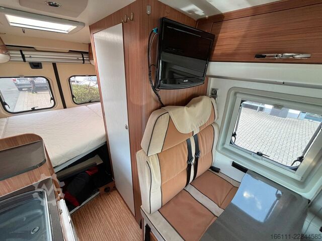 Kastenwagen Wohnmobil / Campervan ADRIA Twin Active - Festbett - Klima - Solar - Markise
