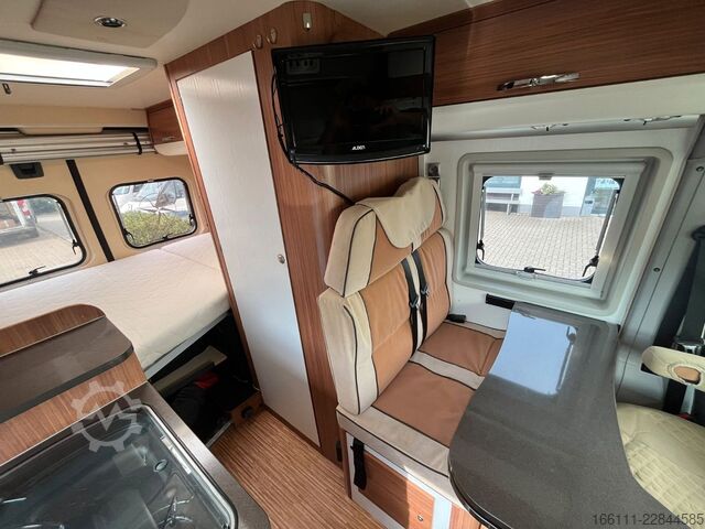 Kastenwagen Wohnmobil / Campervan ADRIA Twin Active - Festbett - Klima - Solar - Markise
