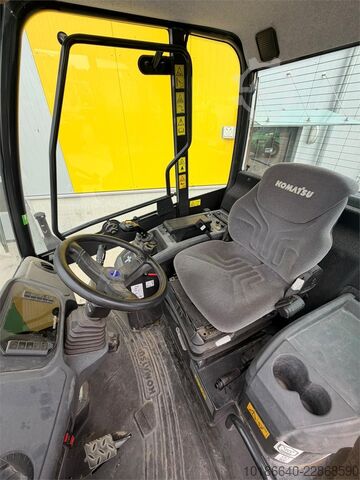 Komatsu WA80M-8E0 Komatsu WA80M-8E0