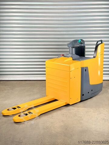 No pallet truck driver Jungheinrich ERE 225 - Service Neu - Batterie 90% - Garantie