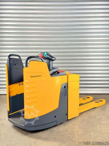 No pallet truck driver Jungheinrich ERE 225 - Service Neu - Batterie 90% - Garantie