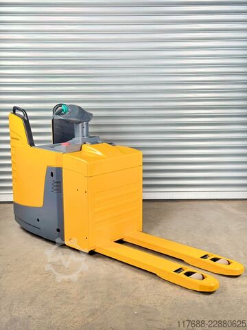 No pallet truck driver Jungheinrich ERE 225 - Service Neu - Batterie 90% - Garantie