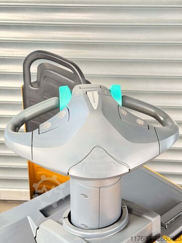 No pallet truck driver Jungheinrich ERE 225 - Service Neu - Batterie 90% - Garantie