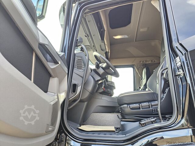Crane truck DAF XF 530 8x2 / HMF 9520 K8 / NIEUW!