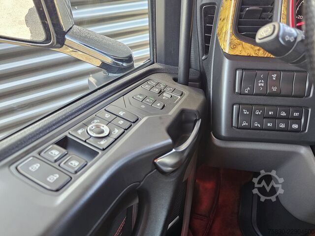 Standard-SZM Scania S590 V8 6X4 / 2 TANKS / NL TRUCK! 80T