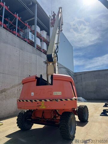 Telescopic boom lift JLG 660 SJ