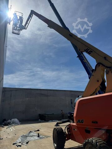 Telescopic boom lift JLG 660 SJ