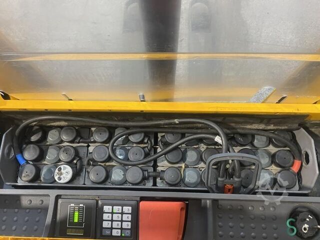 High level order picker Linde V 10-02