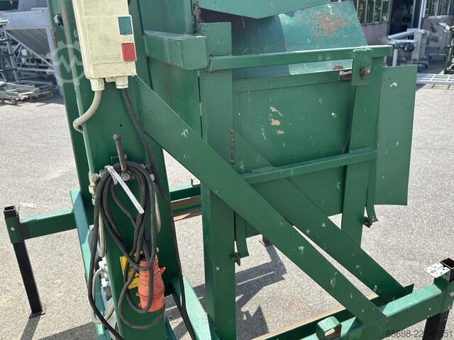 Box tipper for 120 cm max.  