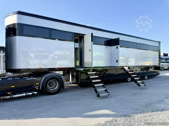 Car carrier van Addcliffe Eng /Motorsport/Rennsportauflieger