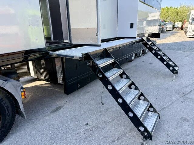 Car carrier van Addcliffe Eng /Motorsport/Rennsportauflieger