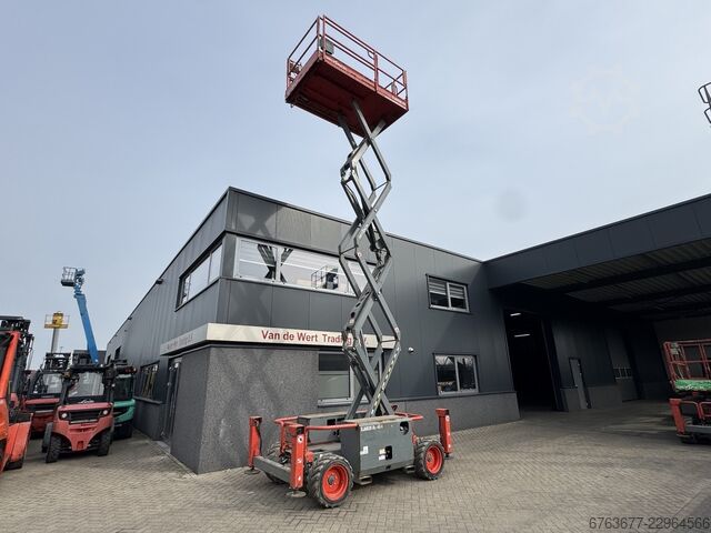 Skyjack SJ 6826RT Scherenarbeitsbühne 10 m / Schere / Arbeitsbühne Baujahr 2018 4x4 Kubota Diesel SKYJACK SJ 6826RT Schaarhoogwerker 10 M / Scissor / Arbeit