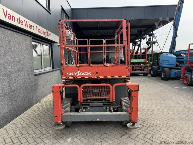 Skyjack SJ 6826RT Scherenarbeitsbühne 10 m / Schere / Arbeitsbühne Baujahr 2018 4x4 Kubota Diesel SKYJACK SJ 6826RT Schaarhoogwerker 10 M / Scissor / Arbeit