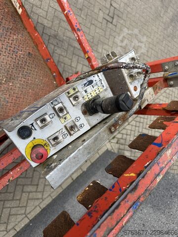 Skyjack SJ 6826RT Scherenarbeitsbühne 10 m / Schere / Arbeitsbühne Baujahr 2018 4x4 Kubota Diesel SKYJACK SJ 6826RT Schaarhoogwerker 10 M / Scissor / Arbeit