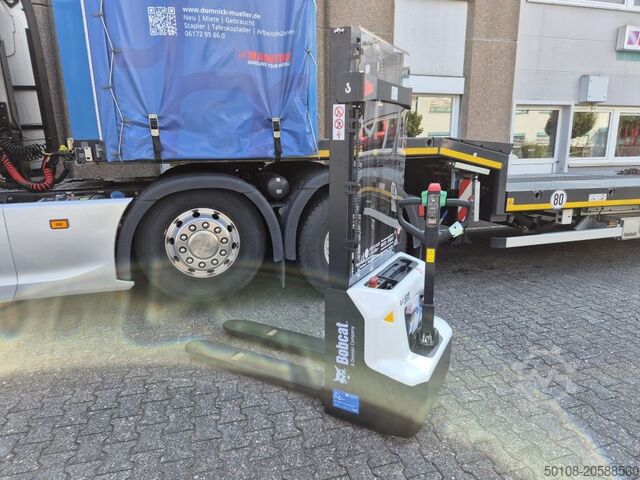 High Lift stacker Bobcat LSM12N