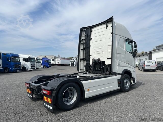 Standard tractor unit Volvo FH 500 Aero Euro 6 Globe XL Leder Mikrowelle