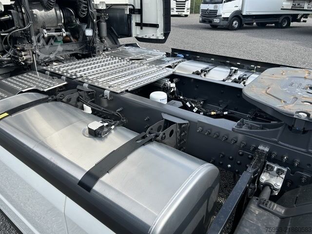 Standard tractor unit Volvo FH 500 Aero Euro 6 Globe XL Leder Mikrowelle